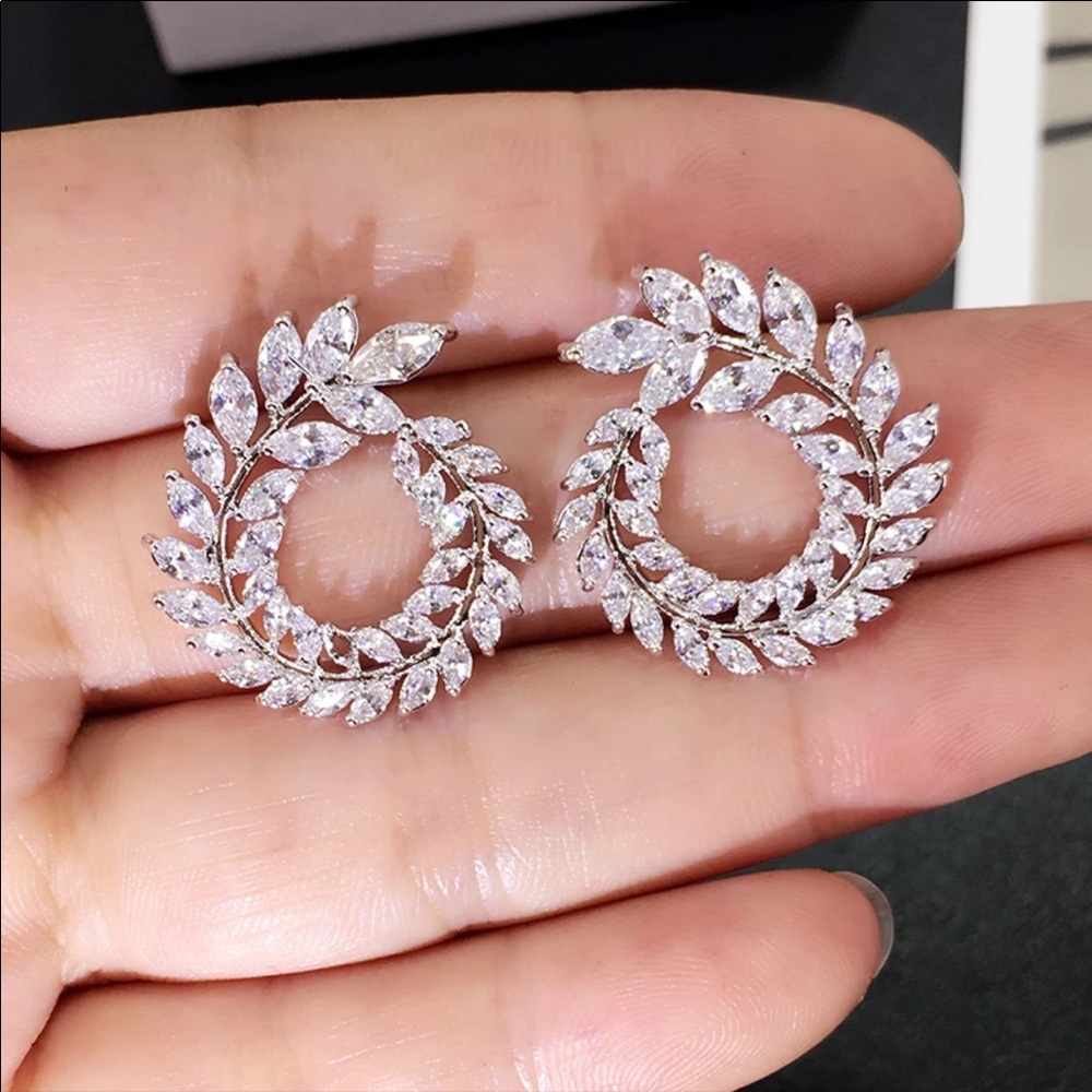 *NEW* Silver Delicate Round Stud Earrings